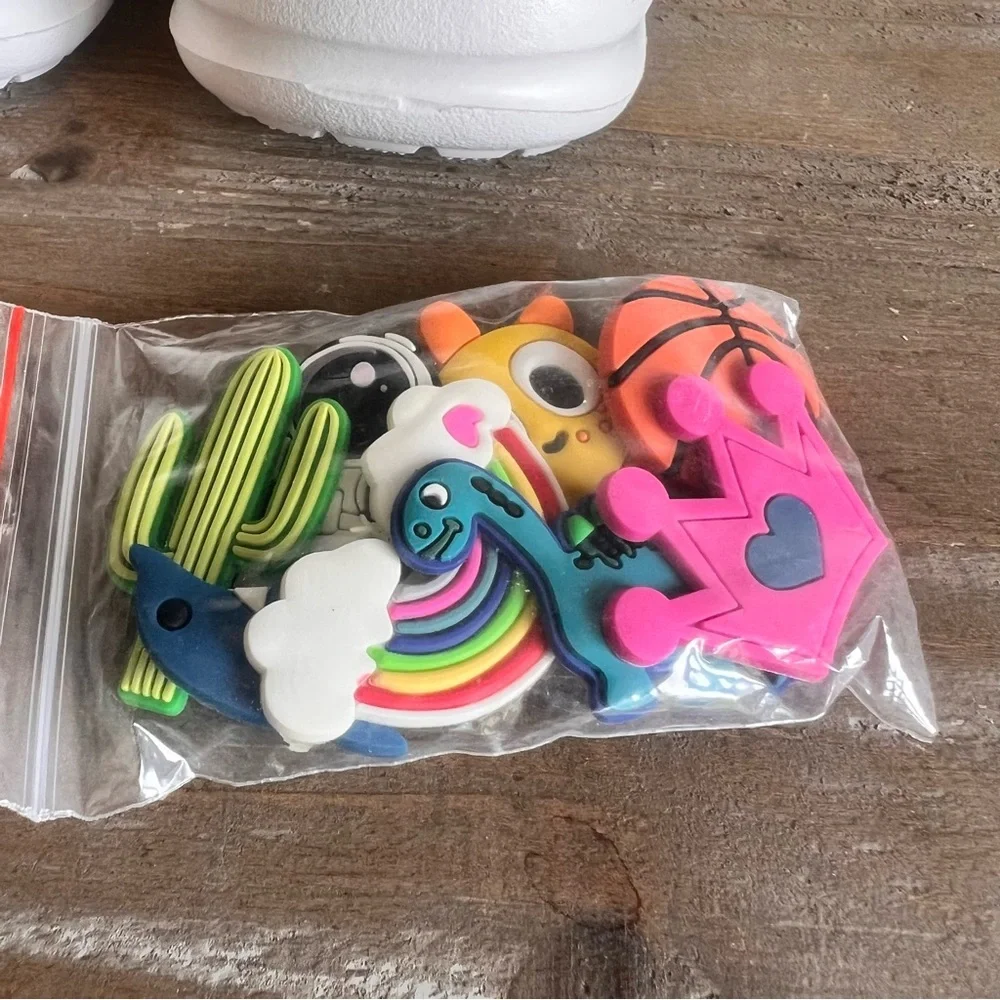 HOBIBEAR Kids Slip On Clogs Size 24 aka 8 #B1802A